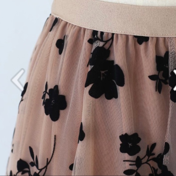 Chicwish 3D Posy Double-Layered Mesh Midi Skirt Caramel Color Size XS/S … - Picture 3 of 13